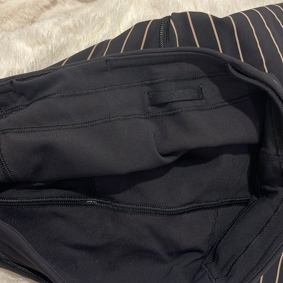Lululemon athletics leggings in black with gold/tan accents size women’s 4 - Picture 6 of 10